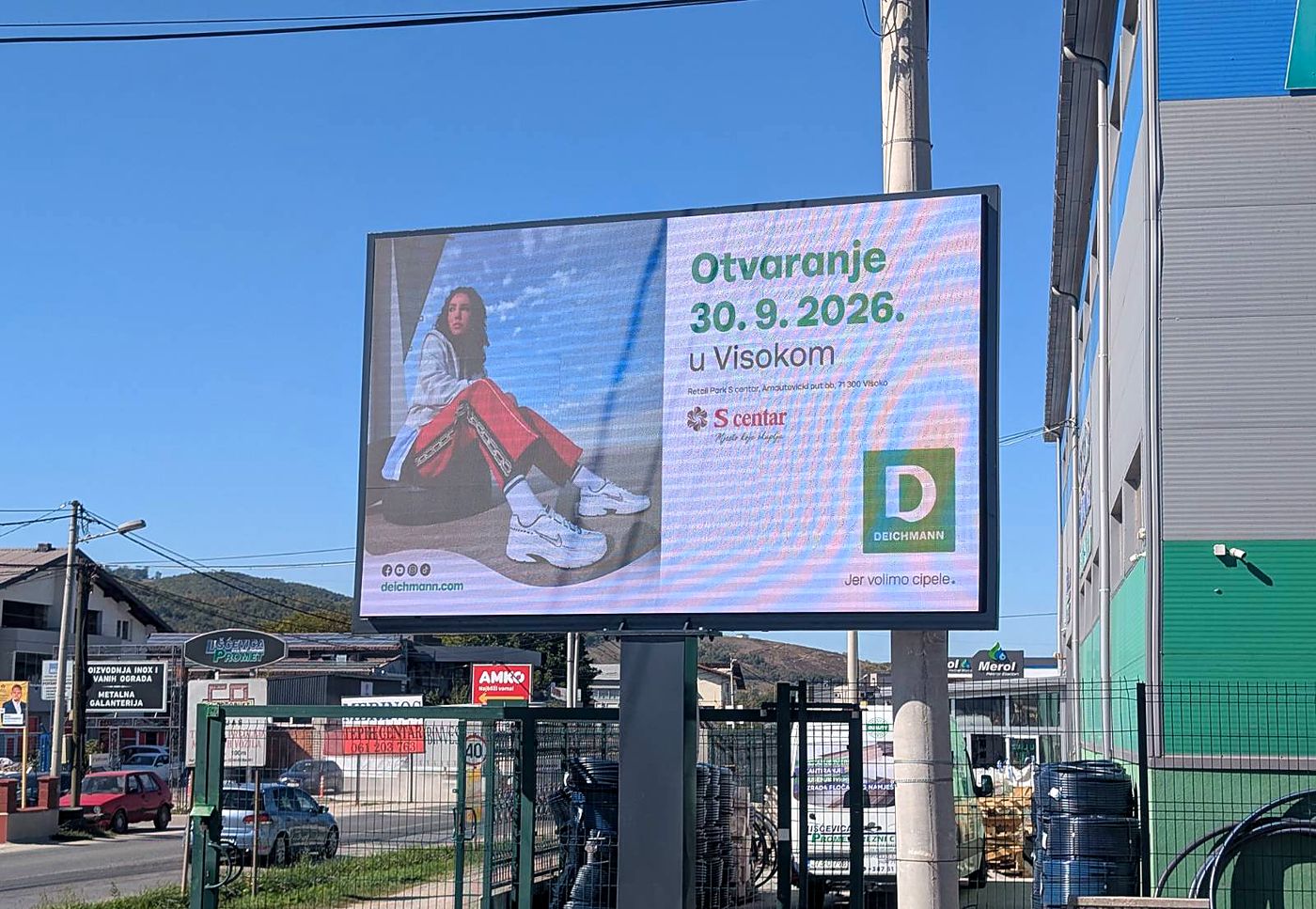 Reklama na LED ekranu na Podlugovima, danju